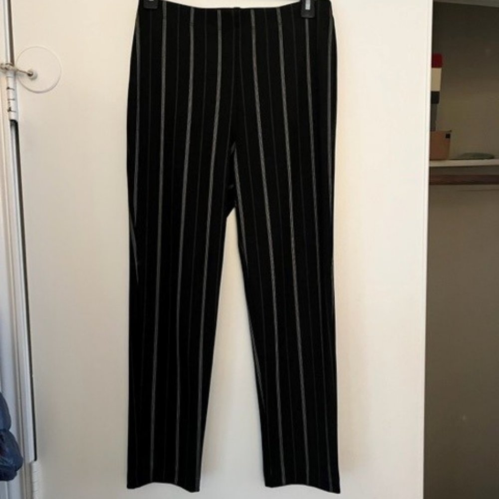 Karen Kane Size Small - - pinstripes capris, black & white